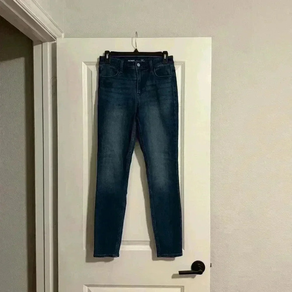 Old Navy Denim - OLD NAVY SUPER SKINNY JEANS SIZE 4